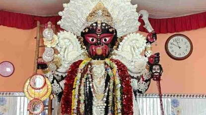 ৫০০ বছরের ঐতিহ্য, চার বোনের পুজো দেখতে ভিড় জমান ভক্তরা