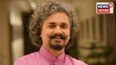 মঞ্চে মহিষাসুরমর্দিনী থেকে পুজোর গান