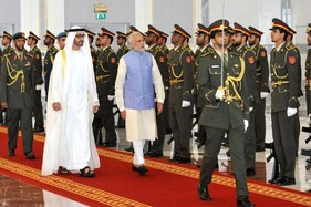PM મોદીનું UAEમાં ભવ્ય સ્વાગત, શહજાદાએ પ્રોટોકોલ તોડી કર્યું સ્વાગત