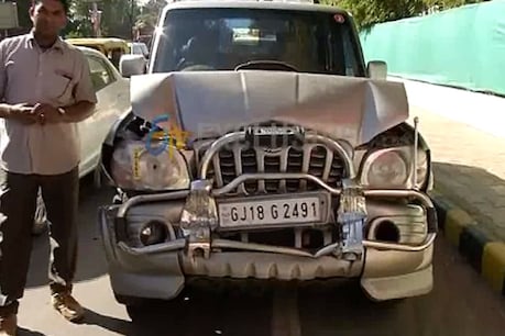 અમદાવાદઃ યોગી આદિત્યનાથ અને રૂપાણીના કાફલાની ગાડીનો સામસામે અકસ્માત અમદાવાદઃ યોગી આદિત્યનાથ અને રૂપાણીના કાફલાની ગાડીનો સામસામે અકસ્માત