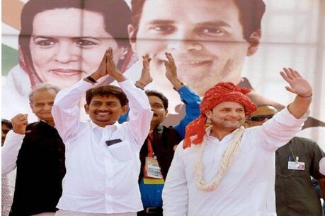અલ્પેશે કહ્યું- મોદી એક મહિનામાં 1 કરોડ 20 લાખના મશરૂમ કરી જાય છે ચાઉ અલ્પેશે કહ્યું- મોદી એક મહિનામાં 1 કરોડ 20 લાખના મશરૂમ કરી જાય છે ચાઉ