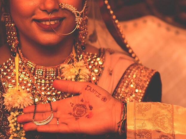 અચાનક નવ પરણિત યુવાનના મોતના સમાચાર આવતા વડોદરામાં રહેતો લિંબાચીયા પરિવારમાં શોકનું મોજુ ફરી વળ્યું છે. મરનાર યુવાનનું નામ હેમિન લિંબાચીયા હોવાનું જાણવા મળ્યું છે. અચાનક નવ પરણિત યુવાનના મોતના સમાચાર આવતા વડોદરામાં રહેતો લિંબાચીયા પરિવારમાં શોકનું મોજુ ફરી વળ્યું છે. મરનાર યુવાનનું નામ હેમિન લિંબાચીયા હોવાનું જાણવા મળ્યું છે.