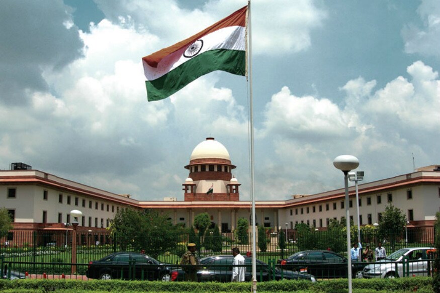 પ્રધાન ન્યાયાધીશ એસ.એ. બોબડે (CJI SA Bobde) સોલિસિટર જનરલ તુષાર મેહતા પુછ્યું કે પ્રાઇવેટ હોસ્પિટલ માટે સરકાર મફતમાં જમીન આપે છે. કે પછી ખૂબ જ સામાન્ય પૈસા લે છે. તેવામાં આ હોસ્પિટલોએ મહામારીના સમયે સંક્રમિતોનો મફતમાં સારવાર કરવી જોઇએ. પ્રધાન ન્યાયાધીશ એસ.એ. બોબડે (CJI SA Bobde) સોલિસિટર જનરલ તુષાર મેહતા પુછ્યું કે પ્રાઇવેટ હોસ્પિટલ માટે સરકાર મફતમાં જમીન આપે છે. કે પછી ખૂબ જ સામાન્ય પૈસા લે છે. તેવામાં આ હોસ્પિટલોએ મહામારીના સમયે સંક્રમિતોનો મફતમાં સારવાર કરવી જોઇએ.