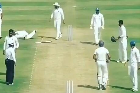 VIDEO: બોલ વાગતા તડફડિયા મારતો રહ્યો બેટ્સમેન પરંતુ... VIDEO: બોલ વાગતા તડફડિયા મારતો રહ્યો બેટ્સમેન પરંતુ...
