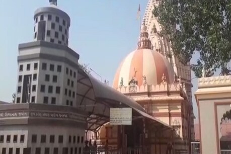 સુરત: શિવજીના મંદિરમાં ધાડપાડુ ત્રાટક્યા, બે ચોર CCTVમાં કેદ સુરત: શિવજીના મંદિરમાં ધાડપાડુ ત્રાટક્યા, બે ચોર CCTVમાં કેદ