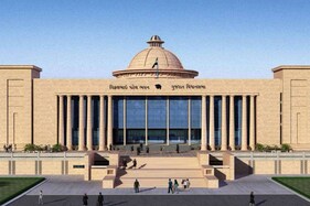 બજેટ સત્રઃ વિપક્ષે કરી પૂર્ણ બજેટ રજૂ કરવાની માંગ, રાજ્યપાલના પ્રવચન દરમિયાન વિરોધ