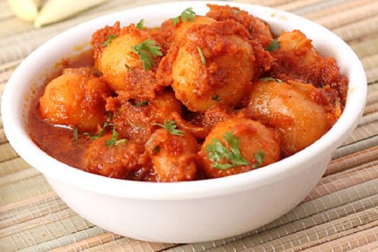 આ રીતે બનાવો કાઠિયાવાડી 'લસણિયા બટાકા'નું તીખુ-તીખુ શાક – News18 ગુજરાતી
