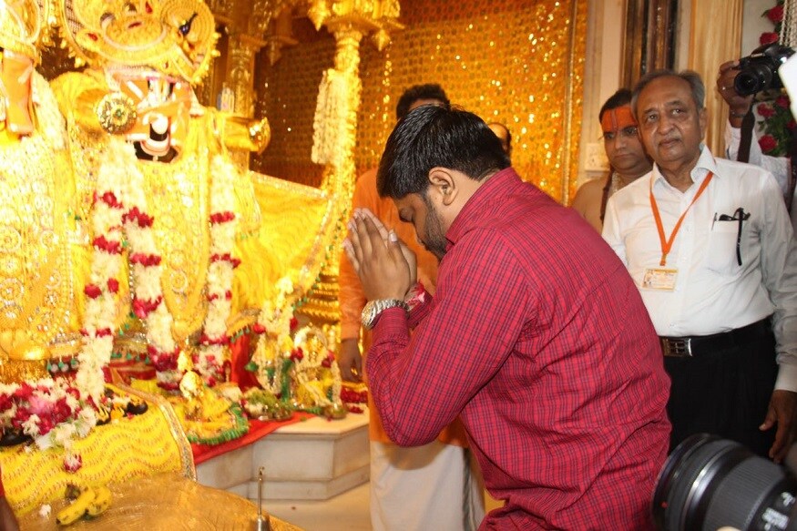ભગવન જગન્નાથની આ વર્ષે 141મી રથયાત્રા ભારે હર્ષોલ્લાસ સાથે નીકળશે. ત્યારે રથયાત્રાનાં એક દિવસ પહેલાં જ પાસ કન્વિનર હાર્દિક પટેલ પ્રભુના આશિર્વાદ લેવા પહોંચી ગયો હતો ભગવન જગન્નાથની આ વર્ષે 141મી રથયાત્રા ભારે હર્ષોલ્લાસ સાથે નીકળશે. ત્યારે રથયાત્રાનાં એક દિવસ પહેલાં જ પાસ કન્વિનર હાર્દિક પટેલ પ્રભુના આશિર્વાદ લેવા પહોંચી ગયો હતો