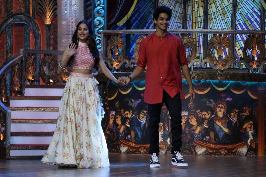 'ધડક'નાં પ્રમોશન માટે જાહ્નવી કપૂર અને ઇશાનન ખટ્ટર 'ડ્રામેબાઝ'નાં સેટ પર (Image: Viral Bhayani) 'ધડક'નાં પ્રમોશન માટે જાહ્નવી કપૂર અને ઇશાનન ખટ્ટર 'ડ્રામેબાઝ'નાં સેટ પર (Image: Viral Bhayani)