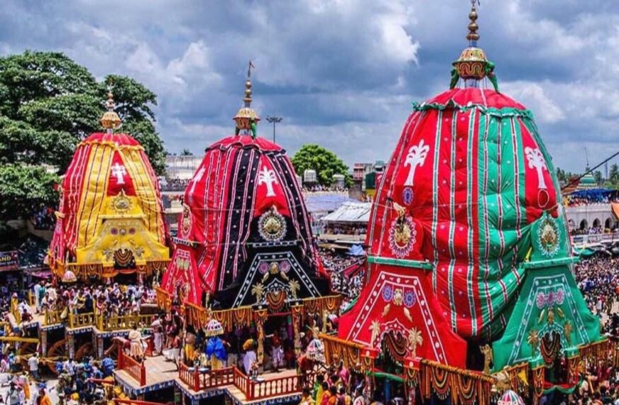 આ વર્ષે અષાઢ અને અમાસનો ક્ષય થતો હોવાથી શુક્રવારથી જ પ્રતિપદાનો ઉત્સવ મનાવવામાં આવ્યો હતો. આજથી 9 દિવસ સુધી આ રથયાત્રા ચાલશે. અને ભગવાન તેમની માસીનાં ઘર ગુંડીચા મંદિર જશે. આ વર્ષે અષાઢ અને અમાસનો ક્ષય થતો હોવાથી શુક્રવારથી જ પ્રતિપદાનો ઉત્સવ મનાવવામાં આવ્યો હતો. આજથી 9 દિવસ સુધી આ રથયાત્રા ચાલશે. અને ભગવાન તેમની માસીનાં ઘર ગુંડીચા મંદિર જશે.