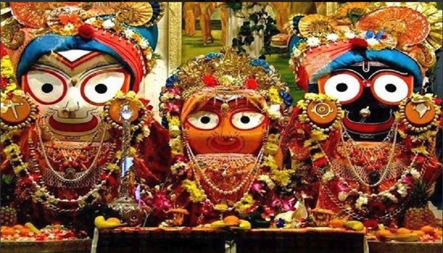 અષાઢ સુદ એકમનાં દિવસે ભગવાન સ્વસ્થ થાય છે અને બીજા દિવસે એટલે કે અષાઢી બીજનાં દિવસે ગુંડીચા મંદિર સુધી ભગવાનનો રથ નીકળે છે. આ જગ્યાને ભગવાનની માસીનું ઘર કહેવામાં આવે છે. અષાઢ સુદ એકમનાં દિવસે ભગવાન સ્વસ્થ થાય છે અને બીજા દિવસે એટલે કે અષાઢી બીજનાં દિવસે ગુંડીચા મંદિર સુધી ભગવાનનો રથ નીકળે છે. આ જગ્યાને ભગવાનની માસીનું ઘર કહેવામાં આવે છે.