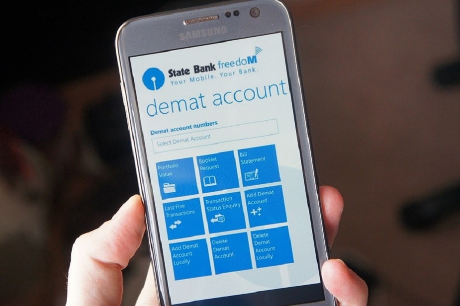 State Bank Freedom App: એસબીઆઈની આ એપની મદદથી તમે કોઈ પણ સમયે બેન્કિંગના તમામ કામ કરો શકો છો. આ એપથી તમે કોઈને પણ પૈસા મોકલી શકો છો. તમારા ખાતામાં કેટલી જમા રકમ જમા છે તેની પણ માહિતી મેળવી શકો છે. સાથે જ તમે મિનિ સ્ટેટમેન્ટ પણ જોઈ શકો છો. તમે તેની મદદથી ફિક્સ્ડ ડિપોઝિટ, રિકરિંગ ડિપોઝિટ એકાઉન્ટ ખોલી કે બંધ કરી શકો છો. ચેક બુક માટે વિનંતી કરો શકો છો. બીલની ચુકવણી કરી શકો છો. મોબાઇલ તેમજ ડીટીએચનું રિચાર્જ પણ કરી શકો છો.<span style="color: #2b2b2b; font-size: 16px;"> </span> State Bank Freedom App: એસબીઆઈની આ એપની મદદથી તમે કોઈ પણ સમયે બેન્કિંગના તમામ કામ કરો શકો છો. આ એપથી તમે કોઈને પણ પૈસા મોકલી શકો છો. તમારા ખાતામાં કેટલી જમા રકમ જમા છે તેની પણ માહિતી મેળવી શકો છે. સાથે જ તમે મિનિ સ્ટેટમેન્ટ પણ જોઈ શકો છો. તમે તેની મદદથી ફિક્સ્ડ ડિપોઝિટ, રિકરિંગ ડિપોઝિટ એકાઉન્ટ ખોલી કે બંધ કરી શકો છો. ચેક બુક માટે વિનંતી કરો શકો છો. બીલની ચુકવણી કરી શકો છો. મોબાઇલ તેમજ ડીટીએચનું રિચાર્જ પણ કરી શકો છો.<span style="color: #2b2b2b; font-size: 16px;"> </span>