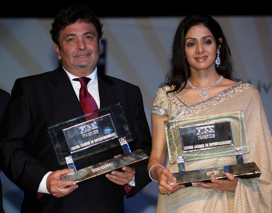રિશિ કપૂર અને શ્રીદેવીને Ficci-Frames દ્વારા વર્ષ 2008માં લાઇફટાઇમ અચિવમેન્ટ એવોર્ડથી નવાઝ્યા હતાં રિશિ કપૂર અને શ્રીદેવીને Ficci-Frames દ્વારા વર્ષ 2008માં લાઇફટાઇમ અચિવમેન્ટ એવોર્ડથી નવાઝ્યા હતાં