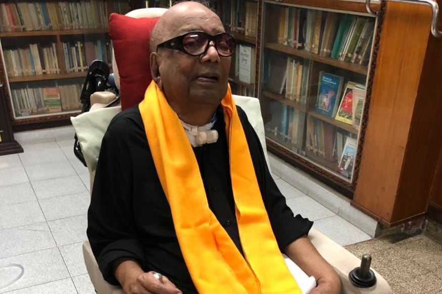 94 વર્ષીય વરિષ્ઠ રાજનેતાની રાજનીતિમાં પહોંચવાની કહાની પણ ઘણી રસપ્રદ છે. તે પહેલા ફિલ્મ પટકથા લેખક હતા. ફિલ્મી પડદે બતાવવામાં આવેલી તેમની વાર્તાઓએ રાજનીતિ માટે રસ્તો તૈયાર કર્યો હતો. 94 વર્ષીય વરિષ્ઠ રાજનેતાની રાજનીતિમાં પહોંચવાની કહાની પણ ઘણી રસપ્રદ છે. તે પહેલા ફિલ્મ પટકથા લેખક હતા. ફિલ્મી પડદે બતાવવામાં આવેલી તેમની વાર્તાઓએ રાજનીતિ માટે રસ્તો તૈયાર કર્યો હતો.