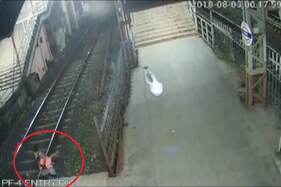 મુંબઇઃ બાળકી સાથે મહિલાએ ટ્રેન સામે સુઇ જઇને કરી આત્મહત્યા, ઘટના CCTVમાં કેદ