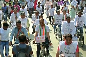 VIDEO: મોંઘવારી અને પેટ્રોલ-ડીઝલના ભાવ વધારાનાં વિરોધમાં કોંગ્રેસની સાઇકલ રેલી