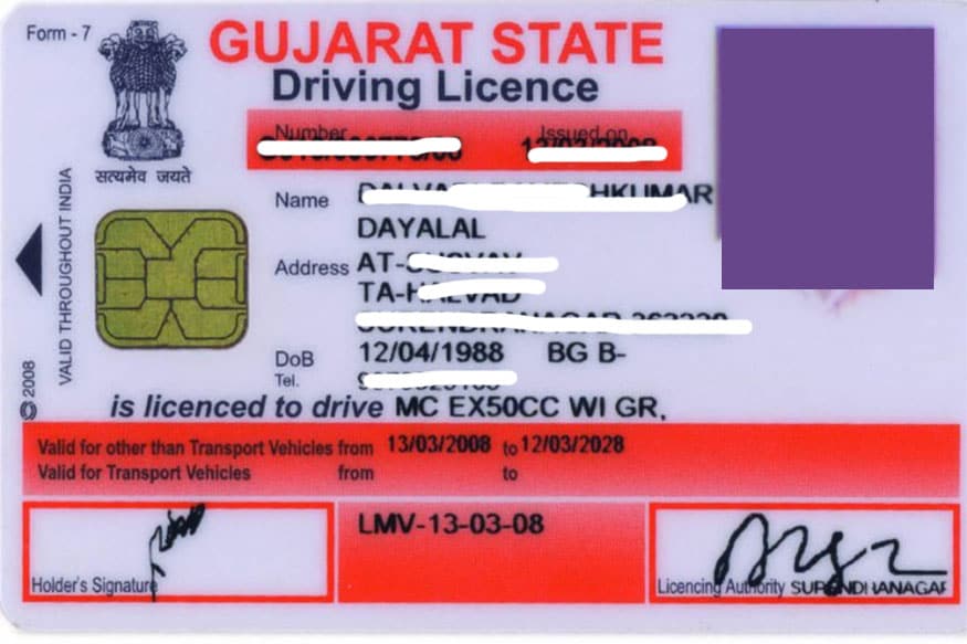 હાલ શું છે નિયમ? હાલમાં ટ્રાફિક પોલીસ જ્યારે માંગે ત્યારે તમારે મૂળ સ્વરૂપમાં ડ્રાઇવિંગ લાયસન્સ અને રજીસ્ટ્રેશન સર્ટિફિકેટ રજૂ કરવું ફરજિયાત છે. વાહનચાલક એ રજૂ કરવામાં અસમર્થ રહે તો તેને દંડ ભરવો પડે છે. હાલ શું છે નિયમ? હાલમાં ટ્રાફિક પોલીસ જ્યારે માંગે ત્યારે તમારે મૂળ સ્વરૂપમાં ડ્રાઇવિંગ લાયસન્સ અને રજીસ્ટ્રેશન સર્ટિફિકેટ રજૂ કરવું ફરજિયાત છે. વાહનચાલક એ રજૂ કરવામાં અસમર્થ રહે તો તેને દંડ ભરવો પડે છે.