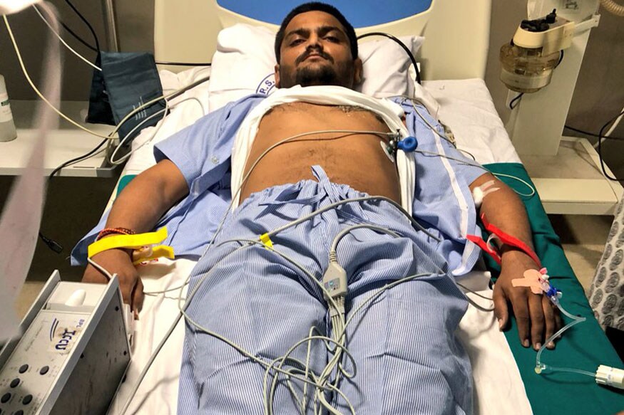 દિવસ-14: નરેશ પટેલની મુલાકાત બાદ હાર્દિક પટેલની તબિયત લથડતા સારવાર માટે સોલા સિવિલ હોસ્પિટલમાં ખસેડવામાં આવ્યો. દિવસ-14: નરેશ પટેલની મુલાકાત બાદ હાર્દિક પટેલની તબિયત લથડતા સારવાર માટે સોલા સિવિલ હોસ્પિટલમાં ખસેડવામાં આવ્યો.