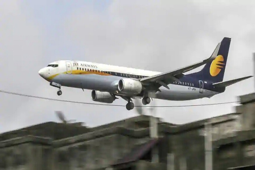 આપને જણાવી દઇએ કે જેટ એરેવેઝની B737ની 9W 697 ફ્લાઇટ મુંબઇથી જયપુર જવા રવાના થઇ રહી હતી. જે દરમિયાન કેબિન ક્રુ તે સ્વિચ ઓન કરવાનું ભૂલી ગયો હતો. જેનાંથી ફ્લાઇટમાં ઓક્સિજન મેન્ટેઇન ન થયો. દૂર્ઘટના બાદ DGCAએ ક્રુ-મેમ્બ્સને રોસ્ટરથી હટાવી દીધા છે. આપને જણાવી દઇએ કે જેટ એરેવેઝની B737ની 9W 697 ફ્લાઇટ મુંબઇથી જયપુર જવા રવાના થઇ રહી હતી. જે દરમિયાન કેબિન ક્રુ તે સ્વિચ ઓન કરવાનું ભૂલી ગયો હતો. જેનાંથી ફ્લાઇટમાં ઓક્સિજન મેન્ટેઇન ન થયો. દૂર્ઘટના બાદ DGCAએ ક્રુ-મેમ્બ્સને રોસ્ટરથી હટાવી દીધા છે.