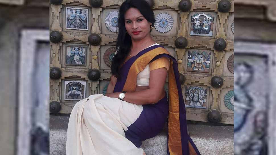 ઐશ્વર્યાએ ઓડિશાના ધાન્નાનાલથી પત્રકારત્વની ડિગ્રી મેળવી હતી. પરંતુ તેમણે પત્રકારત્વને કારકીર્દી તરીકે ન લીધુ. 2010માં, તેમણે ઓડિશામાં સિવિલ સર્વિસિસ પરીક્ષા પાસ કરી હતી. 2016થી, તેઓની મિત્રતા એક એવા મિત્ર સાથે થઇ, જે પોતાનો બિઝનેસ કરતો હતો. હવે ઐશ્વર્યા કહે છે કે અત્યાર સુધી અમારો સંબંધ પડદા પાછળ હતો. કારણ કે અત્યાર સુધી તે કાયદા પ્રમાણે ગુનાહિત શ્રેણીમાં હતુ, પરંતુ હવે સુપ્રીમ કોર્ટે અમારી તરફેણમાં નિર્ણય લીધો તો હવે અમને સ્વતંત્રતા મળી છે. હવે હું ગર્વથી કહી શકું છું કે હું આગામી વર્ષથી મારો પરિવાર શરૂ કરી શકું છું. ઐશ્વર્યાએ ઓડિશાના ધાન્નાનાલથી પત્રકારત્વની ડિગ્રી મેળવી હતી. પરંતુ તેમણે પત્રકારત્વને કારકીર્દી તરીકે ન લીધુ. 2010માં, તેમણે ઓડિશામાં સિવિલ સર્વિસિસ પરીક્ષા પાસ કરી હતી. 2016થી, તેઓની મિત્રતા એક એવા મિત્ર સાથે થઇ, જે પોતાનો બિઝનેસ કરતો હતો. હવે ઐશ્વર્યા કહે છે કે અત્યાર સુધી અમારો સંબંધ પડદા પાછળ હતો. કારણ કે અત્યાર સુધી તે કાયદા પ્રમાણે ગુનાહિત શ્રેણીમાં હતુ, પરંતુ હવે સુપ્રીમ કોર્ટે અમારી તરફેણમાં નિર્ણય લીધો તો હવે અમને સ્વતંત્રતા મળી છે. હવે હું ગર્વથી કહી શકું છું કે હું આગામી વર્ષથી મારો પરિવાર શરૂ કરી શકું છું.