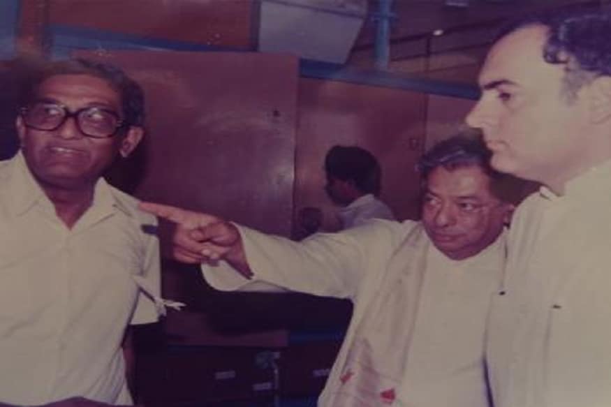 રાજીવ ગાંધી - વર્ષ 1986માં 22મી માર્ચે તત્કાલિન વડાપ્રધાન રાજીવ ગાંધીએ અમૂલની મુલાકાત લીધી હતી. તેમણે દેશની પ્રથમ મિલ્ક ટ્રેનનું આણંદ રેલ્વે સ્ટેશન પર ઉદ્ધાટન કરી તેનું પ્રસ્થાન કરાવ્યું હતું. રાજીવ ગાંધી - વર્ષ 1986માં 22મી માર્ચે તત્કાલિન વડાપ્રધાન રાજીવ ગાંધીએ અમૂલની મુલાકાત લીધી હતી. તેમણે દેશની પ્રથમ મિલ્ક ટ્રેનનું આણંદ રેલ્વે સ્ટેશન પર ઉદ્ધાટન કરી તેનું પ્રસ્થાન કરાવ્યું હતું.