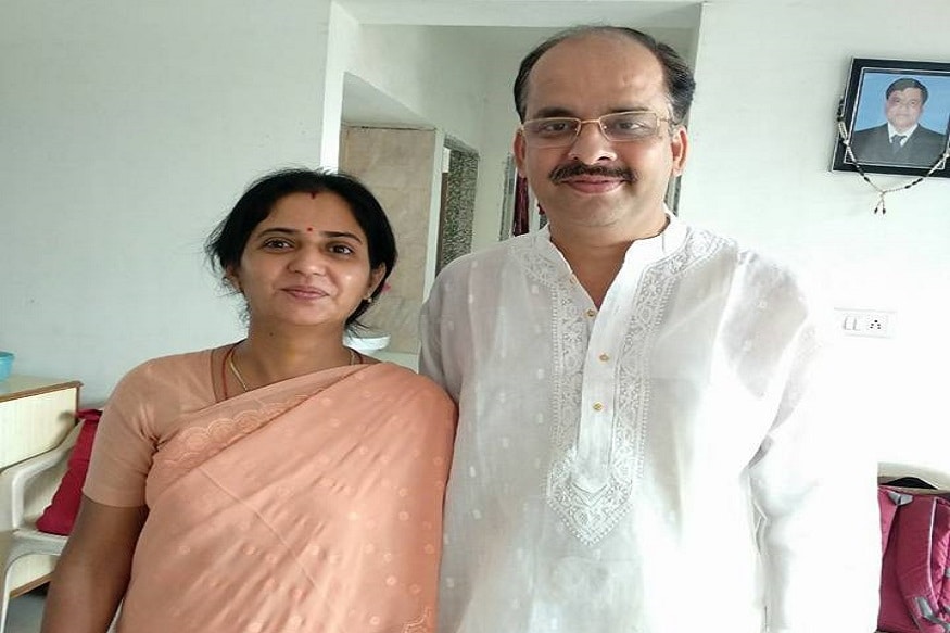 "... મે કઇબાર ગીરા - ખડા હુઆ લેકીન કભીભી હારા નહીં પર અબ યે ચીજો દિનો દિનો બઢતી હૈ. ... મમ્મી આપ તો જાનતે હૈ..." "... મે કઇબાર ગીરા - ખડા હુઆ લેકીન કભીભી હારા નહીં પર અબ યે ચીજો દિનો દિનો બઢતી હૈ. ... મમ્મી આપ તો જાનતે હૈ..."