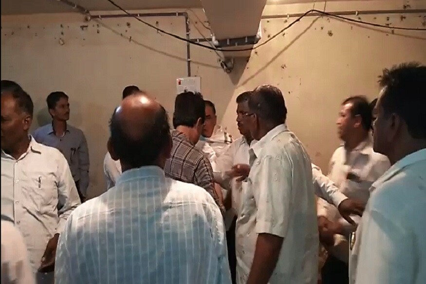 શિક્ષકના જણાવ્યા પ્રમાણે સાધારણ સભામાં કમિટિના ચેરમેન અને મંત્રીએ પોતાની રીતે જ બધા ઠરાવો કરી લીધા છે. બધા શિક્ષકો હાજર રહ્યા છે એ અંગે હાજરી પત્રકમાં શી કરી છે પરંતુ કોઇ ઠરાવમાં સહિ કરી નથી. શિક્ષકના જણાવ્યા પ્રમાણે સાધારણ સભામાં કમિટિના ચેરમેન અને મંત્રીએ પોતાની રીતે જ બધા ઠરાવો કરી લીધા છે. બધા શિક્ષકો હાજર રહ્યા છે એ અંગે હાજરી પત્રકમાં શી કરી છે પરંતુ કોઇ ઠરાવમાં સહિ કરી નથી.
