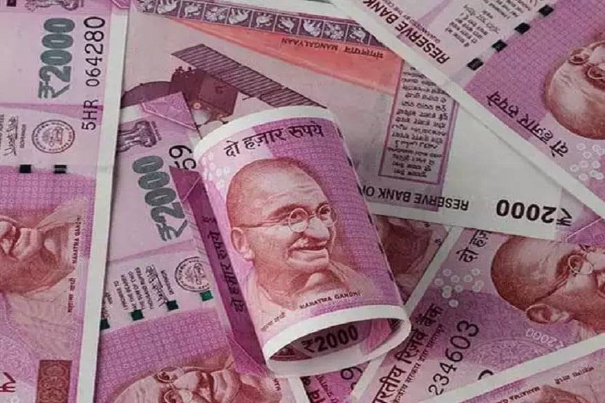 SBI, HDFC, ICICI બેંક જેવી મોટી બેંકો તેમનાં સામાન્ય બચત ખાતા પર 4-6 ટકા વ્યાજ આપે છે તો FD પર આશરે 7-8 ટકા વ્યાજ આપે છે. SBI, HDFC, ICICI બેંક જેવી મોટી બેંકો તેમનાં સામાન્ય બચત ખાતા પર 4-6 ટકા વ્યાજ આપે છે તો FD પર આશરે 7-8 ટકા વ્યાજ આપે છે.