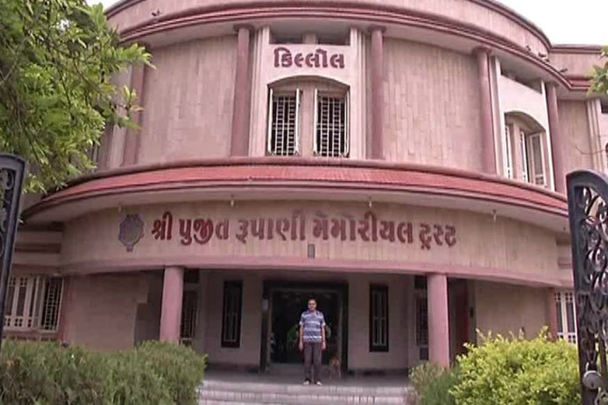 વિજયભાઇનો દીકરો પુજીત સાડા ત્રણ વર્ષનો હતો ત્યારે અમદાવાદ તેના સસરાના ઘરના રેવેશમાંથી ત્રીજા માળેથી નીચે પડતા અકસ્માતે મૃત્યુ થયું હતું. જો તે હાલ હોત તો કોલેજીયન હોત. તેના મૃત્યુ બાદ વિજયભાઇ રાજકોટમાં પુજીત રૂપાણી ટ્રસ્ટની સ્થાપના કરી. જેમાં ગરીબ બાળકોને ભણાવાથી લઇ કચરો વિણતી બહેનોને કોમ્પ્યુટરની તાલીમ સહિતની એક ડઝનની વધુ વિવિધ પ્રવૃતિ કરવામાં આવી રહી છે. વિજયભાઇનો દીકરો પુજીત સાડા ત્રણ વર્ષનો હતો ત્યારે અમદાવાદ તેના સસરાના ઘરના રેવેશમાંથી ત્રીજા માળેથી નીચે પડતા અકસ્માતે મૃત્યુ થયું હતું. જો તે હાલ હોત તો કોલેજીયન હોત. તેના મૃત્યુ બાદ વિજયભાઇ રાજકોટમાં પુજીત રૂપાણી ટ્રસ્ટની સ્થાપના કરી. જેમાં ગરીબ બાળકોને ભણાવાથી લઇ કચરો વિણતી બહેનોને કોમ્પ્યુટરની તાલીમ સહિતની એક ડઝનની વધુ વિવિધ પ્રવૃતિ કરવામાં આવી રહી છે.