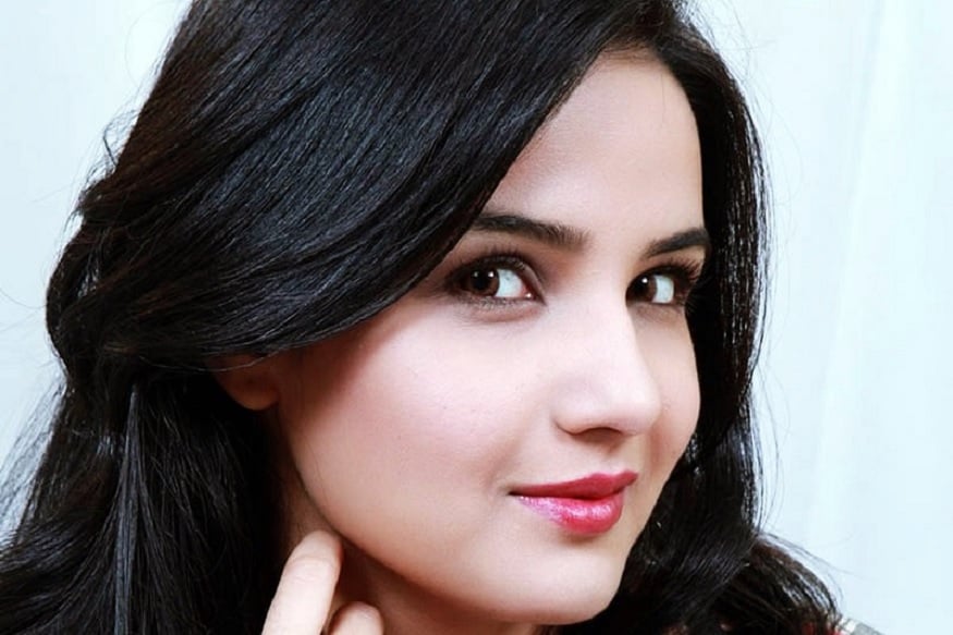 MeToo અભિયાન હેઠળ ગત થોડા દિવસોમાં યૌન ઉત્પીડનનાં ઘણાં મામલા સામે આવ્યા છે. બોલિવૂડમાં ખુલીને ઘણી મહિલાઓએ પોતાની આપવીતી શેર કરી છે. હાલમાં જ એક્ટ્રેસ સોની રાઝદાને તેમની MeToo સ્ટોરી શેર કરી સૌને ચોકાવી દીધઆ હતાં. હવે ટીવી શો દિલ સે દિલ તકમાં ટેણીનું પાત્ર ભજવનારી જેસ્મીન ભસીને પણ પોતાની આપવીતી જણાવી છે. MeToo અભિયાન હેઠળ ગત થોડા દિવસોમાં યૌન ઉત્પીડનનાં ઘણાં મામલા સામે આવ્યા છે. બોલિવૂડમાં ખુલીને ઘણી મહિલાઓએ પોતાની આપવીતી શેર કરી છે. હાલમાં જ એક્ટ્રેસ સોની રાઝદાને તેમની MeToo સ્ટોરી શેર કરી સૌને ચોકાવી દીધઆ હતાં. હવે ટીવી શો દિલ સે દિલ તકમાં ટેણીનું પાત્ર ભજવનારી જેસ્મીન ભસીને પણ પોતાની આપવીતી જણાવી છે.