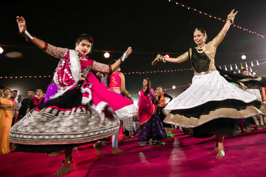 હાલ ગુજરાત સહિત દેશભરમાં નવરાત્રિનું સેલિબ્રેશન ચાલી રહ્યું છે. લોકો માતાજીની પૂજા અર્ચના કર્યા બાદ ગરબે રમે છે. હાલ ગુજરાત સહિત દેશભરમાં નવરાત્રિનું સેલિબ્રેશન ચાલી રહ્યું છે. લોકો માતાજીની પૂજા અર્ચના કર્યા બાદ ગરબે રમે છે.