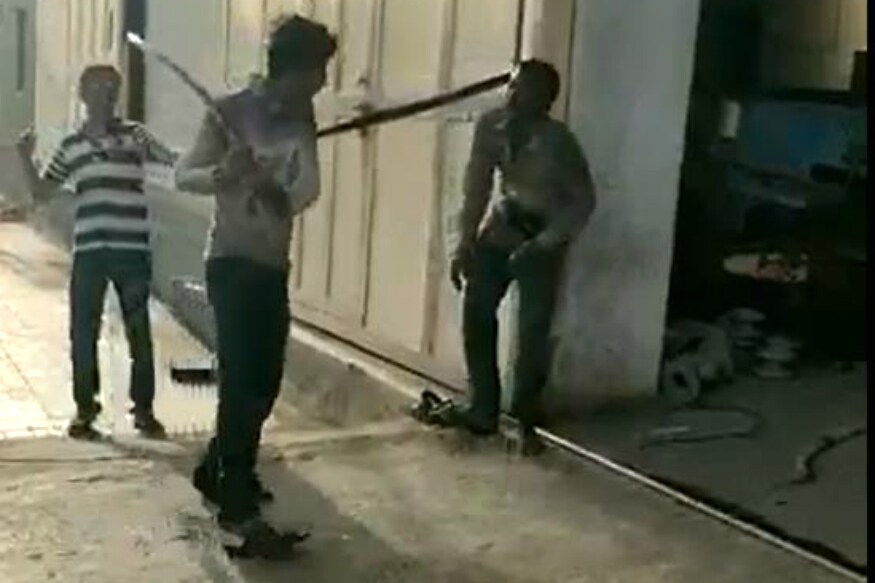 મે, 2018: રાજકોટ નજીક આવેલા શાપર ખાતે 19મી મેના રોજ કારખાનેદારે એક દલિત યુવકને ફેક્ટરીના ગેટ બહાર બાંધીને માર માર્યો હતો. ઢોરમાર મારવામાં આવ્યા બાદ દલિત યુવકનું બીજા દિવસે સારવાર દરમિયાન મોત થયું હતું. કારખાનેદારે ચોરી કરવાની શંકાના આધારે દલિત યુવક અને તેની પત્નીને માર માર્યો હતો. મે, 2018: રાજકોટ નજીક આવેલા શાપર ખાતે 19મી મેના રોજ કારખાનેદારે એક દલિત યુવકને ફેક્ટરીના ગેટ બહાર બાંધીને માર માર્યો હતો. ઢોરમાર મારવામાં આવ્યા બાદ દલિત યુવકનું બીજા દિવસે સારવાર દરમિયાન મોત થયું હતું. કારખાનેદારે ચોરી કરવાની શંકાના આધારે દલિત યુવક અને તેની પત્નીને માર માર્યો હતો.