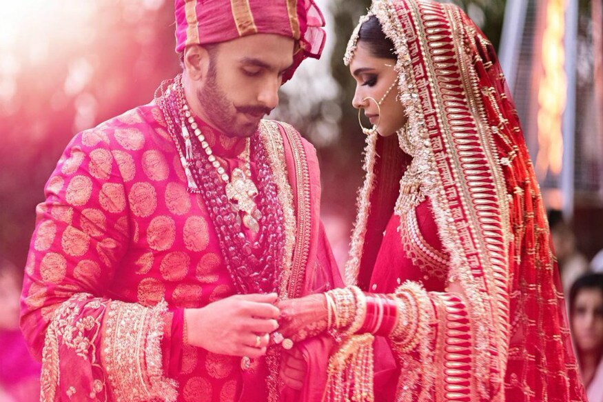 ધ લીલાના ગ્રાન્ડ બોલરૂમમાં રિસેપ્શન હશે. આ સેલિબ્રેશન માટે આ હોટલનો સૌથી મોટો હોલ છે. હોટલમાં સેલિબ્રેશન માટે નાના-મોટા મળીને કુલ 18 વેન્યૂ છે.ગ્રાન્ડ બૉલરૂમની સાઇઝ 4400 સ્ક્વેર ફૂટ છે. ધ લીલાના ગ્રાન્ડ બોલરૂમમાં રિસેપ્શન હશે. આ સેલિબ્રેશન માટે આ હોટલનો સૌથી મોટો હોલ છે. હોટલમાં સેલિબ્રેશન માટે નાના-મોટા મળીને કુલ 18 વેન્યૂ છે.ગ્રાન્ડ બૉલરૂમની સાઇઝ 4400 સ્ક્વેર ફૂટ છે.