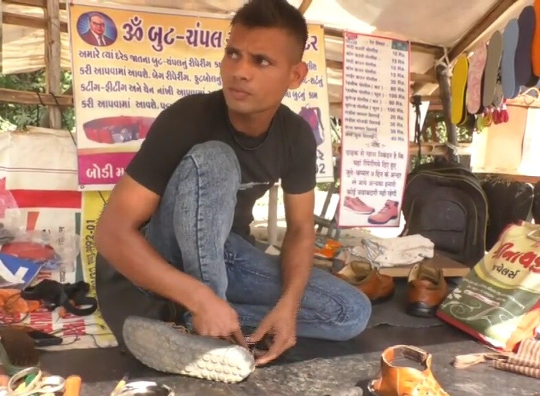 આટલો ઉચ્ચ અભ્યાસ કર્યો હોવા છતાંય આ અભ્યાસમાં કોઈ કમી રહી હોવાનો અહેસાસ થતા તેને કાલોલ તાલુકાના અડાદરા ગામે આવેલી ઔધૌગિક તાલીમ સંસ્થામાં કોમ્પ્યુટર ટ્રેનિંગ કોર્ષ કર્યો હતો અને ત્યારબાદ સરકાર દ્વારા યોજવામાં આવતા ભરતી મેળામાં અનેક વખત નોકરી મેળવવા માટે પોતાનું નામ રજીસ્ટ્રેશન કરાવતો હતો. પરંતુ સરકારના આટલા આટલા ભરતી મેળા થયા હોવા છતાંય રોજગારીની તકો ઉભી ન થઈ હતી. આટલો ઉચ્ચ અભ્યાસ કર્યો હોવા છતાંય આ અભ્યાસમાં કોઈ કમી રહી હોવાનો અહેસાસ થતા તેને કાલોલ તાલુકાના અડાદરા ગામે આવેલી ઔધૌગિક તાલીમ સંસ્થામાં કોમ્પ્યુટર ટ્રેનિંગ કોર્ષ કર્યો હતો અને ત્યારબાદ સરકાર દ્વારા યોજવામાં આવતા ભરતી મેળામાં અનેક વખત નોકરી મેળવવા માટે પોતાનું નામ રજીસ્ટ્રેશન કરાવતો હતો. પરંતુ સરકારના આટલા આટલા ભરતી મેળા થયા હોવા છતાંય રોજગારીની તકો ઉભી ન થઈ હતી.