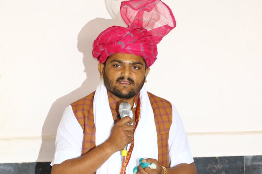 ઓબીસી કમિશન સમક્ષ સર્વે માટે કરીશું રજુઆત : "ગુજરાતમાં આનંદીબેન સરકારે 10 ટકા ઇબીસીની જાહેરાત કરી હતી. આ વખતે હાઇકોર્ટે સૂચન કર્યું હતું કે આ અનામત કોઈ પણ પ્રકારના સર્વે વગર આપવામાં આવ્યું હોવાથી તેને માન્ય રાખી શકાય નહી. સાથે કોર્ટે આદેશ કર્યો હતો કે સર્વે બાદ જ અનામત આપી શકાય. ગુજરાતમાં સર્વે થશે એટલે દૂધનું દૂધ અને પાણીનું પાણી થઈ જશે. સર્વેમાં ખબર પડી જશે કે પાટીદાર સમાજ કેટલો દુઃખી અને પછાત છે. સર્વેની માંગણી સાથે જ અમે ઓબીસી કમિશન સમક્ષ રજુઆત કરીશું. અમે પંચને વિનંતી કરીશું કે મહારાષ્ટ્રની જેમ ગુજરાતમાં સર્વે કરીને તમે જ નક્કી કરો કે પાટીદાર સમાજને અનામતની જરૂર છે કે નહીં." ઓબીસી કમિશન સમક્ષ સર્વે માટે કરીશું રજુઆત : "ગુજરાતમાં આનંદીબેન સરકારે 10 ટકા ઇબીસીની જાહેરાત કરી હતી. આ વખતે હાઇકોર્ટે સૂચન કર્યું હતું કે આ અનામત કોઈ પણ પ્રકારના સર્વે વગર આપવામાં આવ્યું હોવાથી તેને માન્ય રાખી શકાય નહી. સાથે કોર્ટે આદેશ કર્યો હતો કે સર્વે બાદ જ અનામત આપી શકાય. ગુજરાતમાં સર્વે થશે એટલે દૂધનું દૂધ અને પાણીનું પાણી થઈ જશે. સર્વેમાં ખબર પડી જશે કે પાટીદાર સમાજ કેટલો દુઃખી અને પછાત છે. સર્વેની માંગણી સાથે જ અમે ઓબીસી કમિશન સમક્ષ રજુઆત કરીશું. અમે પંચને વિનંતી કરીશું કે મહારાષ્ટ્રની જેમ ગુજરાતમાં સર્વે કરીને તમે જ નક્કી કરો કે પાટીદાર સમાજને અનામતની જરૂર છે કે નહીં."