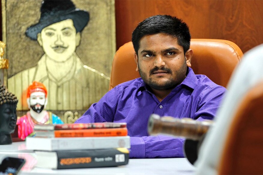 ગાંધીનગરઃ પાસ (પાટીદાર અનામત આંદોલન સમિતિ) નેતા હાર્દિક પટેલ ગાંધીનગર ખાતે ગુજરાતભરના પાસના કન્વિનરો સાથે ઓબીસી આયોગની મુલાકાત લેશે. આ પહેલા તેણે ન્યૂઝ18 ગુજરાતી સાથે વાતચીત કરતા ગુજરાતની ભાજપ સરકાર પર આકરા પ્રહારો કર્યા હતા. એટલું જ નહીં સાથે હાર્દિકે એવી ચીમકી પણ ઉચ્ચારી છે કે પાટીદાર સમાજ તરફથી આ છેલ્લો પ્રયાસ છે. હવે પછી આરપારની લડાઈ લડવામાં આવશે. પ્રસ્તુત છે હાર્દિક પટેલ સાથે મયુર માંકડિયાની વાતચીતના ખાસ અંશો. ગાંધીનગરઃ પાસ (પાટીદાર અનામત આંદોલન સમિતિ) નેતા હાર્દિક પટેલ ગાંધીનગર ખાતે ગુજરાતભરના પાસના કન્વિનરો સાથે ઓબીસી આયોગની મુલાકાત લેશે. આ પહેલા તેણે ન્યૂઝ18 ગુજરાતી સાથે વાતચીત કરતા ગુજરાતની ભાજપ સરકાર પર આકરા પ્રહારો કર્યા હતા. એટલું જ નહીં સાથે હાર્દિકે એવી ચીમકી પણ ઉચ્ચારી છે કે પાટીદાર સમાજ તરફથી આ છેલ્લો પ્રયાસ છે. હવે પછી આરપારની લડાઈ લડવામાં આવશે. પ્રસ્તુત છે હાર્દિક પટેલ સાથે મયુર માંકડિયાની વાતચીતના ખાસ અંશો.