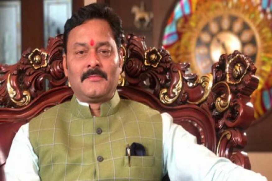 2013ની ચૂંટણી બાદ કોંગ્રેસમાંથી ભાજપમાં સામેલ થયેલા મંત્રી સંજય પાઠકની વાર્ષિક આવક 85 લાખ રૂપિયા છે, જ્યારે તેમની પત્ની નિધિ પાઠકની આવક 1.4 કરોડ રૂપિયા છે. 2013ની ચૂંટણી બાદ કોંગ્રેસમાંથી ભાજપમાં સામેલ થયેલા મંત્રી સંજય પાઠકની વાર્ષિક આવક 85 લાખ રૂપિયા છે, જ્યારે તેમની પત્ની નિધિ પાઠકની આવક 1.4 કરોડ રૂપિયા છે.