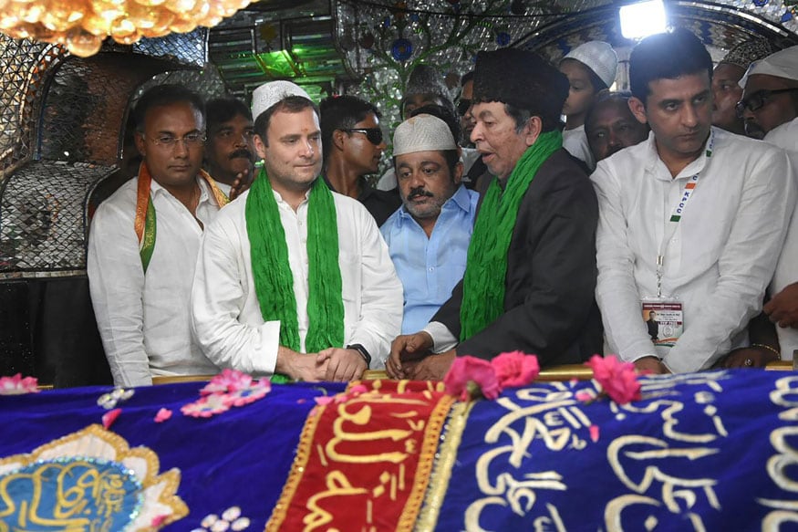 કોંગ્રેસ પક્ષનાં પ્રમુખ રાહુલ ગાંધી જ્યાં ચૂંટણી પ્રચારમાં જાય છે ત્યાંના સ્થાનિક ધાર્મિક સ્થળોની મુલાકાત લે છે. કોંગ્રેસ પક્ષનાં પ્રમુખ રાહુલ ગાંધી જ્યાં ચૂંટણી પ્રચારમાં જાય છે ત્યાંના સ્થાનિક ધાર્મિક સ્થળોની મુલાકાત લે છે.