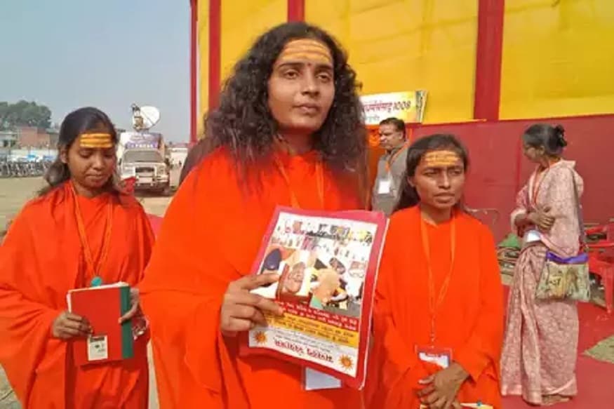 દિલ્હીમાં અભ્યાસ કરીને આવેલા સાધ્વી બ્રહ્મવાદીની દેવી સ્કંદ એક બિઝનેસમેનની પુત્રી છે. શરૂઆતથી જ ઈંગ્લીશ મીડિયમમાં અભ્યાસ કર્યો. ત્યારબાદ દિલ્હી યુનિવર્સિટીમાં બીકોમ કર્યું, પછી સીએસનો અભ્યાસ કર્યો. શિક્ષણના બળ પર ગૂગલ જેવી કંપનીમાં નોકરી મળી. લગભગ 1 વર્ષ સુધી નોકરી કરી. દિલ્હીમાં અભ્યાસ કરીને આવેલા સાધ્વી બ્રહ્મવાદીની દેવી સ્કંદ એક બિઝનેસમેનની પુત્રી છે. શરૂઆતથી જ ઈંગ્લીશ મીડિયમમાં અભ્યાસ કર્યો. ત્યારબાદ દિલ્હી યુનિવર્સિટીમાં બીકોમ કર્યું, પછી સીએસનો અભ્યાસ કર્યો. શિક્ષણના બળ પર ગૂગલ જેવી કંપનીમાં નોકરી મળી. લગભગ 1 વર્ષ સુધી નોકરી કરી.