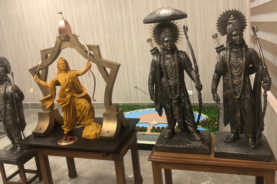 ભગવાન રામની પ્રતિમાની ડિઝાઇન ફાયનલ થઇ ગયુ છે. તેને સીએમ યોગીએ પણ મંજૂરી આપી દીધી છે. મૂર્તિ અંગેની જાણકારી આપતા ઉત્તર પ્રદેશ સરકારે ટ્વિટ કર્યું. ભગવાન રામની પ્રતિમાની ડિઝાઇન ફાયનલ થઇ ગયુ છે. તેને સીએમ યોગીએ પણ મંજૂરી આપી દીધી છે. મૂર્તિ અંગેની જાણકારી આપતા ઉત્તર પ્રદેશ સરકારે ટ્વિટ કર્યું.