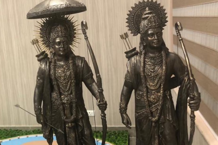અયોધ્યામાં શ્રીરામની મૂર્તિને ઉત્તરપ્રદેશના મુખ્યમંત્રી યોગી આદિત્યનાથે લીલી ઝંડી આપી અને તેની આસપાસ કેવુ બનશે તે પણ નક્કી કરવામાં આવ્યું છે. અયોધ્યામાં શ્રીરામની મૂર્તિને ઉત્તરપ્રદેશના મુખ્યમંત્રી યોગી આદિત્યનાથે લીલી ઝંડી આપી અને તેની આસપાસ કેવુ બનશે તે પણ નક્કી કરવામાં આવ્યું છે.