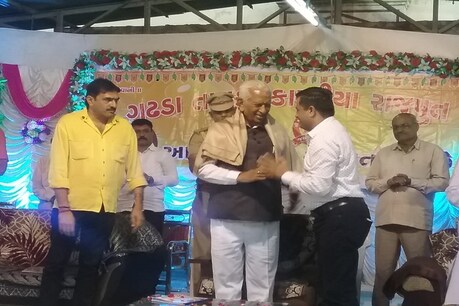 વજુભાઇ વાળા ફરી બોલ્યા: 'મા ભવાનીનું ભવ્ય મંદિર બનાવો, પૈસા હું આપીશ' વજુભાઇ વાળા ફરી બોલ્યા: 'મા ભવાનીનું ભવ્ય મંદિર બનાવો, પૈસા હું આપીશ'