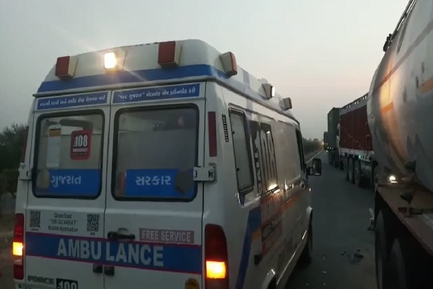 સ્થાનિક લોકો અને જેસીબીની મદદથી ભારે જહેમતબાદ બહાર કઢાયો હતો. ઇજાગ્રસ્ત ટેન્કર ચાલેકને સારવાર માટે હોસ્પિટમાં ખસેડવામાં આવ્યો હતો. સ્થાનિક લોકો અને જેસીબીની મદદથી ભારે જહેમતબાદ બહાર કઢાયો હતો. ઇજાગ્રસ્ત ટેન્કર ચાલેકને સારવાર માટે હોસ્પિટમાં ખસેડવામાં આવ્યો હતો.