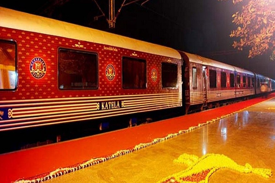 ભારતીય રેલવેએ એક ખાસ ઓફર રજૂ કરી છે. તેના હેઠળ એક ટિકિટ બૂકિંગ પર બીજી ટિકિટ પર 50 ટકા ડિસ્કાઉન્ટ મળે છે. ઇન્ડિયન રેલ્વે કેટરિંગ એન્ડ ટુરિઝમ કોર્પોરેશન (આઈઆરસીટીસી) વિશ્વની લક્ઝરી ટ્રેનોમાં મહારાજા એક્સપ્રેસમાં ટિકિટ બૂકિંગમાં 50 ટકા ડિસ્કાઉન્ટ આપવાની છે. ટ્વિન શેરિંગમાં પ્રથમ ટિકિટ બાદ બીજી વ્યક્તિની ટિકિટ બૂક કરાવવા પર 50 ટકા ઓછુ ભાડું આપવું પડશે. ભારતીયો સાથે વિદેશી પ્રવાસીઓ પણ આ ઓફરનો લાભ લઈ શકે છે. ભારતીય રેલવેએ એક ખાસ ઓફર રજૂ કરી છે. તેના હેઠળ એક ટિકિટ બૂકિંગ પર બીજી ટિકિટ પર 50 ટકા ડિસ્કાઉન્ટ મળે છે. ઇન્ડિયન રેલ્વે કેટરિંગ એન્ડ ટુરિઝમ કોર્પોરેશન (આઈઆરસીટીસી) વિશ્વની લક્ઝરી ટ્રેનોમાં મહારાજા એક્સપ્રેસમાં ટિકિટ બૂકિંગમાં 50 ટકા ડિસ્કાઉન્ટ આપવાની છે. ટ્વિન શેરિંગમાં પ્રથમ ટિકિટ બાદ બીજી વ્યક્તિની ટિકિટ બૂક કરાવવા પર 50 ટકા ઓછુ ભાડું આપવું પડશે. ભારતીયો સાથે વિદેશી પ્રવાસીઓ પણ આ ઓફરનો લાભ લઈ શકે છે.