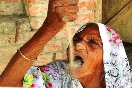 OMG: આ મહિલા દરરોજ ખાય છે 2 કિલો રેતી OMG: આ મહિલા દરરોજ ખાય છે 2 કિલો રેતી