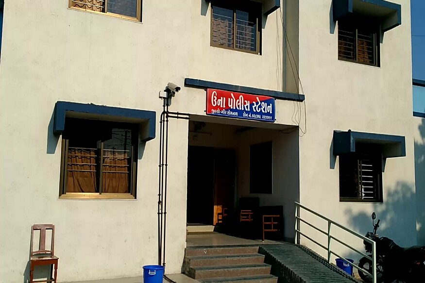 તેમણે સ્પષ્ટતા આપતા કહ્યું કે, બે વર્ષ પહેલા થયેલા સમઢીયાળા કાંડને આ કેસ સાથે કોઈ લેવા દેવા નથી. જો કે તે સમયે ઉના કાંડનો એક આરોપી હતો જે જામની પર મુક્ત છે તેનું નામ એફરઆઈમાં છે. તેમણે સ્પષ્ટતા આપતા કહ્યું કે, બે વર્ષ પહેલા થયેલા સમઢીયાળા કાંડને આ કેસ સાથે કોઈ લેવા દેવા નથી. જો કે તે સમયે ઉના કાંડનો એક આરોપી હતો જે જામની પર મુક્ત છે તેનું નામ એફરઆઈમાં છે.