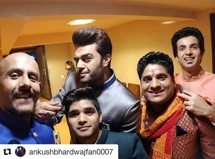 ઇન્ડિયન આઇડલનાં અંતિમ પાંચમાં જે સિંગર્સ પહોચ્યા હતાં તેમાં નિતિન કુમાર, સલમાન અલી, અંકુશ<br />ભારદ્વાજ, નીલાંજના રાય અને વિભોર પારાશર હતાં. ઇન્ડિયન આઇડલનાં અંતિમ પાંચમાં જે સિંગર્સ પહોચ્યા હતાં તેમાં નિતિન કુમાર, સલમાન અલી, અંકુશ<br />ભારદ્વાજ, નીલાંજના રાય અને વિભોર પારાશર હતાં.