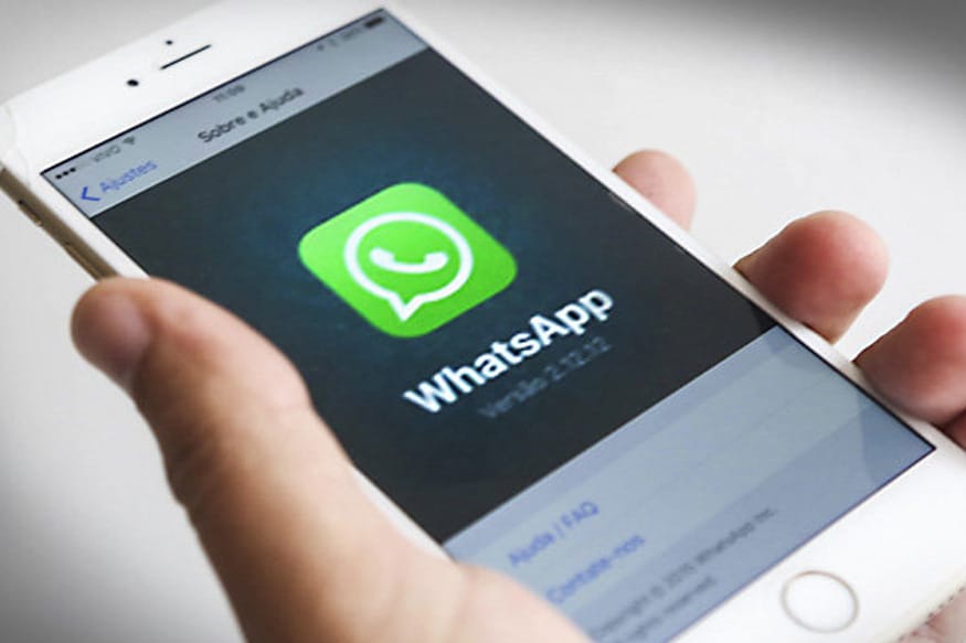 WhatsApp પોતાની એપમાં સતત નવા-નવા ફીચર જોડવામાં આવી રહ્યા છે જે ઘણા ઇન્ટ્રેસ્ટિંગ છે. આ એક એવી એપ છે જે હજુ કરોડો લોકોની જરૂરિયાત બની ગઈ છે. તેના દ્વારા લોકો પોતાના ફોટોઝ, વીડિયોઝ શેર કરે છે અને પોતાના મિત્રો, સંબંધીઓ સાથે કનેક્ટ થાય છે. પરંતુ શું તમને ખબર છે કે વોટ્સએપમાં કેટલાક એવા ફિચર્સ છે જે આપનું કામ ચપટીમાં કરી શકે છે. આ સીક્રેટ ફીચર ઘણું કમાલનું છે જેનો તમે ઉપયોગ કરી શકો છો. આવો જાણીએ કયા છે આ ફીચર્સ... WhatsApp પોતાની એપમાં સતત નવા-નવા ફીચર જોડવામાં આવી રહ્યા છે જે ઘણા ઇન્ટ્રેસ્ટિંગ છે. આ એક એવી એપ છે જે હજુ કરોડો લોકોની જરૂરિયાત બની ગઈ છે. તેના દ્વારા લોકો પોતાના ફોટોઝ, વીડિયોઝ શેર કરે છે અને પોતાના મિત્રો, સંબંધીઓ સાથે કનેક્ટ થાય છે. પરંતુ શું તમને ખબર છે કે વોટ્સએપમાં કેટલાક એવા ફિચર્સ છે જે આપનું કામ ચપટીમાં કરી શકે છે. આ સીક્રેટ ફીચર ઘણું કમાલનું છે જેનો તમે ઉપયોગ કરી શકો છો. આવો જાણીએ કયા છે આ ફીચર્સ...