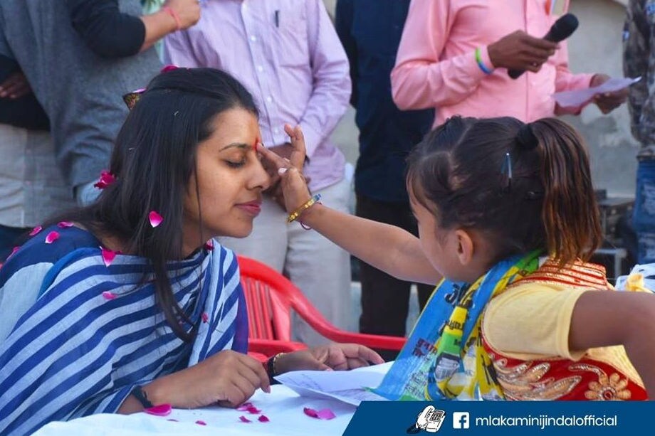 વર્તમાન ચૂંટણીમાં કામિની સૌથી અમીર ઉમેદવાર છે. ચૂંટણી પંચમાં જમા કરાવેલા દસ્તાવેજો પ્રમાણે તેની પાસે 287 કરોડ રુપિયાની ચલ-અચલ સંપત્તિ છે. વર્તમાન ચૂંટણીમાં કામિની સૌથી અમીર ઉમેદવાર છે. ચૂંટણી પંચમાં જમા કરાવેલા દસ્તાવેજો પ્રમાણે તેની પાસે 287 કરોડ રુપિયાની ચલ-અચલ સંપત્તિ છે.