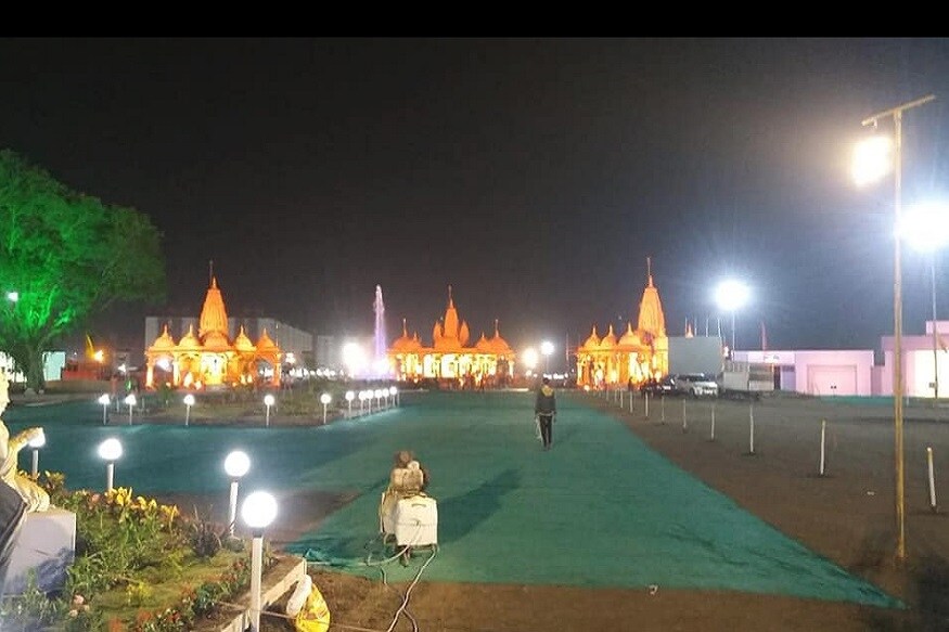 આ સિવાય આ જન્મોત્સવમાં મીની દવાખાનું ઉભુ કરવામાં આવયું છે, જેમાં 90 ડોક્ટર્સ ખડેપગે રહેશે. કોઈ પણ ઈમરજન્સી માટે 4 એમ્બ્યુલન્સ અને 20 બેડની પણ વ્યવસ્થા કરવામાં આવી છે. આ ઉપરાંત સલામતી માટે 200 સીસીટીવી કેમેરા મુકવામાં આવ્યા છે, સાથે 1400 જેટલા સ્વયં સેવકો સલામતી માટે ખડેપગે રહેશે. આ સિવાય આ જન્મોત્સવમાં મીની દવાખાનું ઉભુ કરવામાં આવયું છે, જેમાં 90 ડોક્ટર્સ ખડેપગે રહેશે. કોઈ પણ ઈમરજન્સી માટે 4 એમ્બ્યુલન્સ અને 20 બેડની પણ વ્યવસ્થા કરવામાં આવી છે. આ ઉપરાંત સલામતી માટે 200 સીસીટીવી કેમેરા મુકવામાં આવ્યા છે, સાથે 1400 જેટલા સ્વયં સેવકો સલામતી માટે ખડેપગે રહેશે.